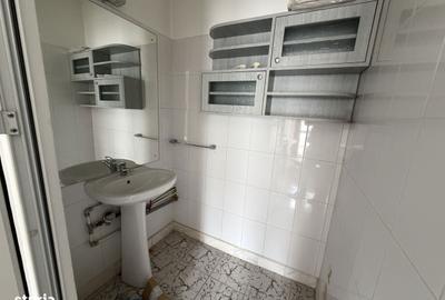 Spațiu comercial, de 66 mp, în Central - 4