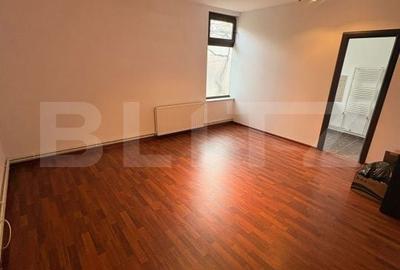 Spațiu comercial, de 89 mp, în Central - 14