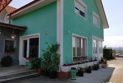 Casă cu 3 camere în Aleșd - 1
