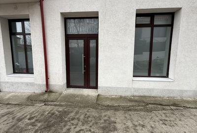 Spațiu comercial, de 50 mp, în Central - 4