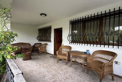 Casă cu 4 camere în Central - 1