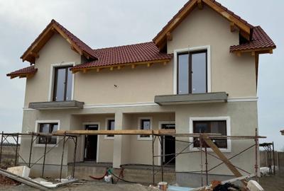 Duplex cu 4 camere cu Canalizare în Moșnița Nouă - 2