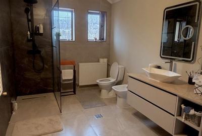 Casă cu 4 camere în Bucium - 3
