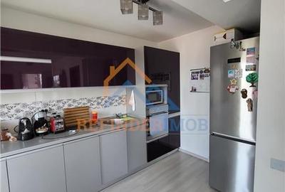 Apartament de vanzare cu 3 camere in zona Trapezului - 4