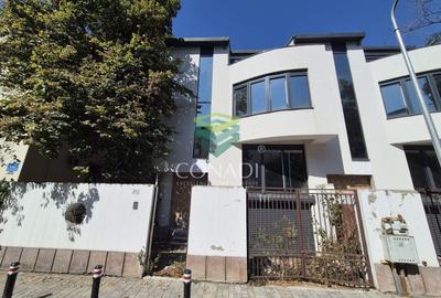 Duplex cu 10 camere cu Canalizare în Barbu Văcărescu - 2