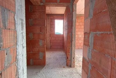 Casă cu Teren 470 Mp în Cihei - 2