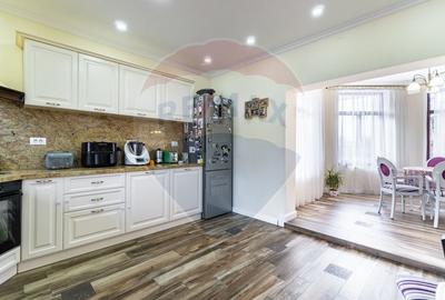 Casă cu 9 camere cu Teren 650 Mp în Tractorul - 9