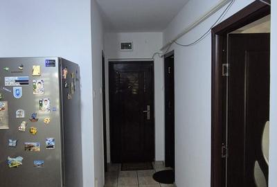 Apartament cu 2 camere decomandat în 9 Mai - 12