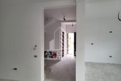 Casă cu 4 camere cu Teren 390 Mp în Moșnița Nouă