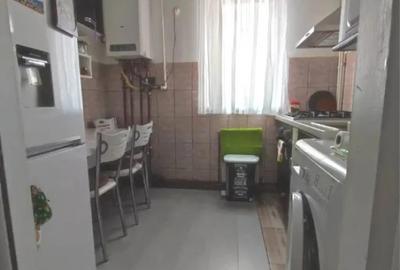 Apartament cu 3 camere decomandat, mobilat în Ștrand