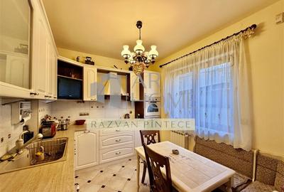 Casă cu 11 camere cu Teren 370 Mp în Central