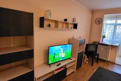 Garsonieră decomandată, mobilată în Titan