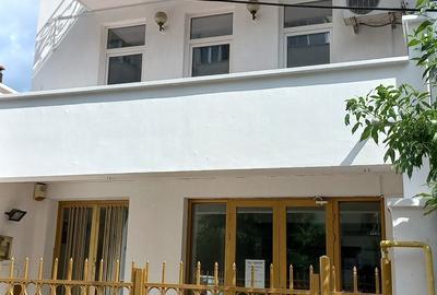 Casă cu 9 camere în Dorobanți