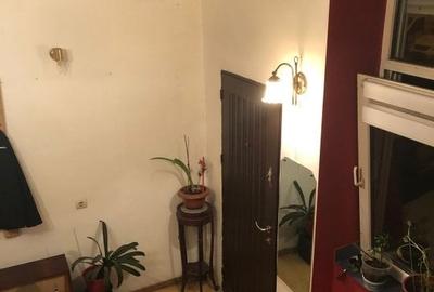 Apartament cu 4 camere semidecomandat în Dâmbovița