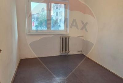 DE VANZARE Apartament cu 4 camere in zona 1 DECEMBRIE 1918 - 23