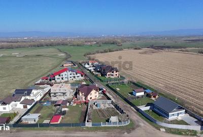 Teren de 6400 mp, în Stupini - 2