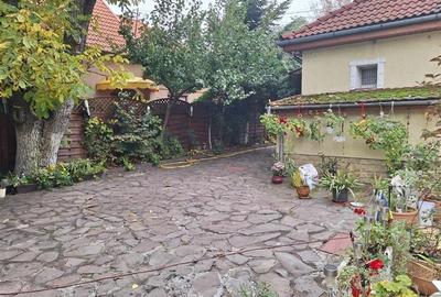 Casa Bartolomeu, pe doua nivele, stil deosebit, curte comuna - 1