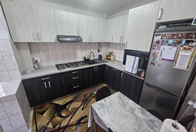 Apartament cu 3 camere decomandat în Frumoasa