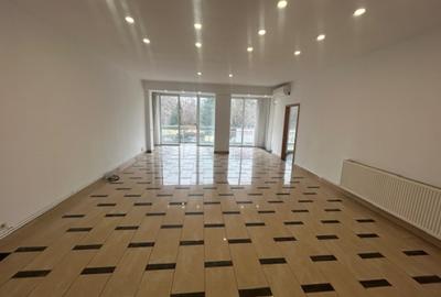 Apartament cu 4 camere decomandat în Primăverii