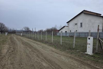 Teren de 1720 mp, în Exterior Vest - 4