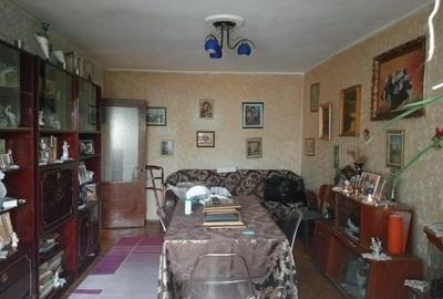 Apartament cu 3 camere decomandat în Mircea cel Bătrân