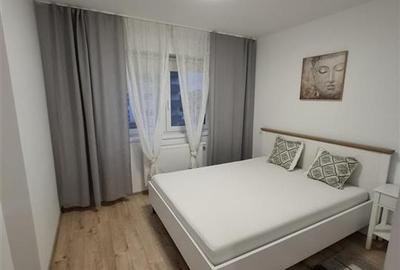 Apartament cu 2 camere decomandat, mobilat în Tractorul