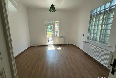 Inchiriez 2 camere in salon - 1