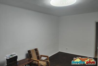 Apartament cu 3 camere semidecomandat în Central - 6