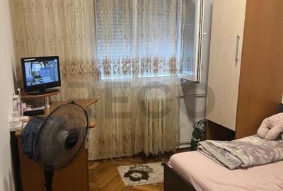 Apartament cu 3 camere semidecomandat în Iosia