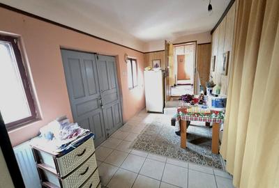 Casa cu Teren intravilan 1500 mp, Centrala termica, Poiana Lacului - 60.000 € - 5