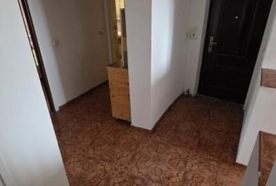 Apartament cu 3 camere decomandat în Basarabia