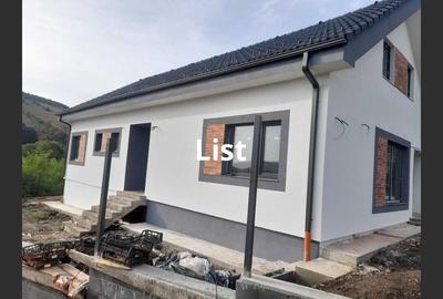 Casă cu priveliste superbă, Mera Nouă - 3
