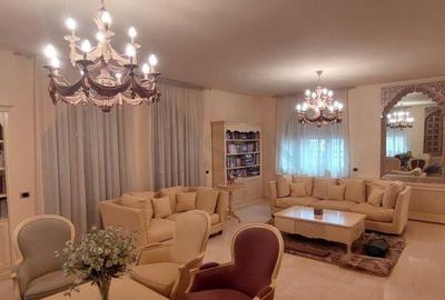 Vila Cotroceni - Eroilor - An 2005 - 11 Camere - 700 mp Vila Cotroceni - Eroilor - An 2005 - 11 Camere - 700 mp - 2