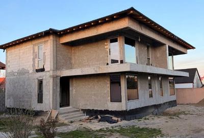 Casă cu 4 camere în Palazu Mare