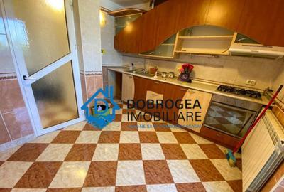 Apartament cu 3 camere decomandat în C5