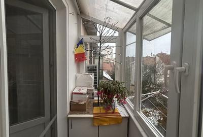 Apartament cu 3 camere semidecomandat în Central - 1