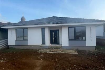 RECO Casa plan parter cu 3 dormitoare-finisata la alb - Paleu - 1