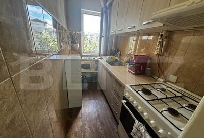 Apartament de vanzare, cu 3 camere, zona Micro 14 - 3