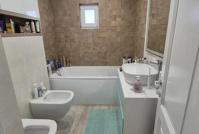 Vand apartament 3 camere-zona Policlinica 2 - 4