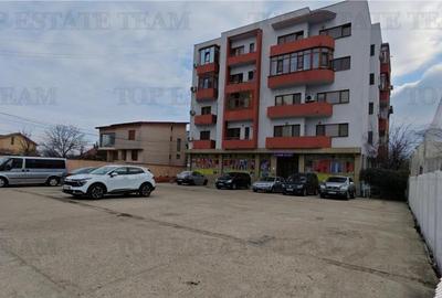 Spatiu comercial, stradal, parter de bloc si demisol, 800mp - 2