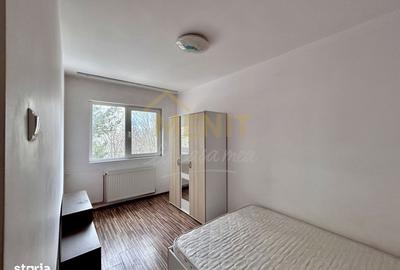 Apartament cu 3 camere semidecomandat, mobilat în Central