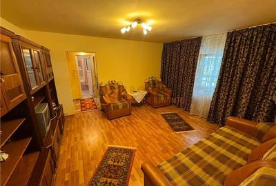 Apartament cu 2 camere semidecomandat, mobilat în Broșteni
