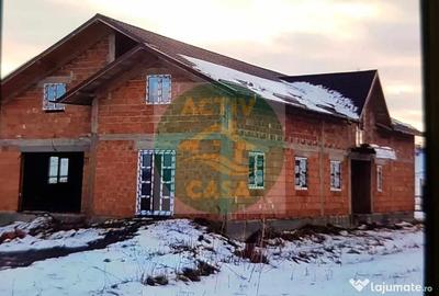 Casă cu 7 camere cu Teren 1300 Mp în Roman - 3
