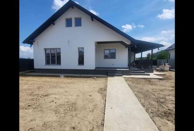 Casă cu 3 camere cu Teren 400 Mp în Hemeiuș