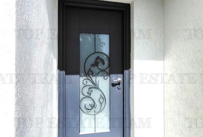 Casă cu 4 camere în Ostratu