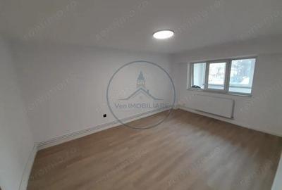 Spațiu comercial, de 70 mp, în Central - 8