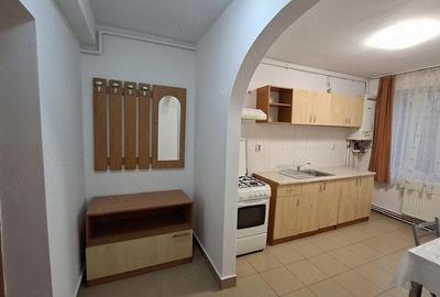 Apartament cu 2 camere semidecomandat în 7 Noiembrie - 8