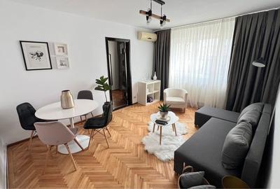 Apartament cu 3 camere semidecomandat în Central - 1