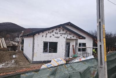 Casă cu 3 camere cu Teren 450 Mp în Chicerea - 2
