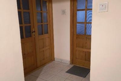 Proprietar vând apartament 3 camere , zona centrala , etaj 10. - 2